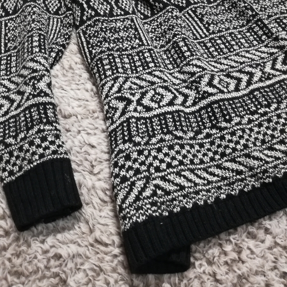 Soft, Black and White Cardigan - Picture 6 of 7